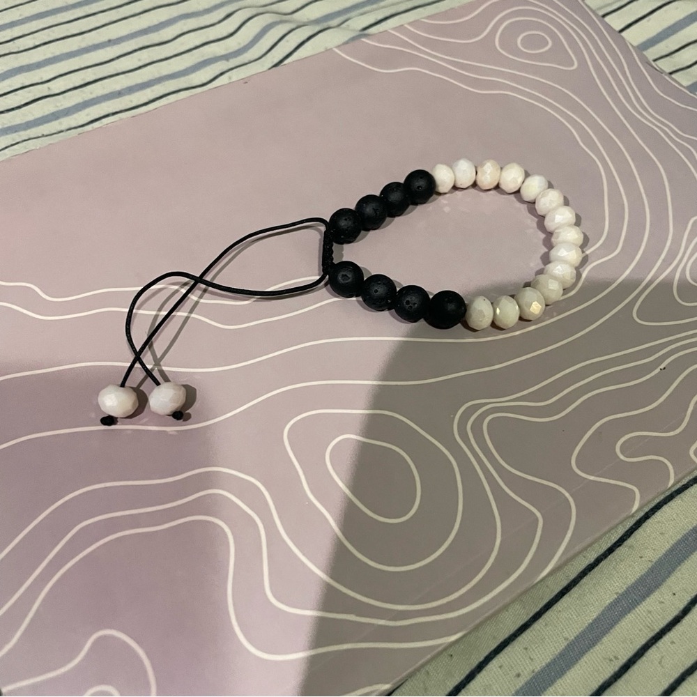 Two-Tone Adjustable Beaded Bracelet — Black & White